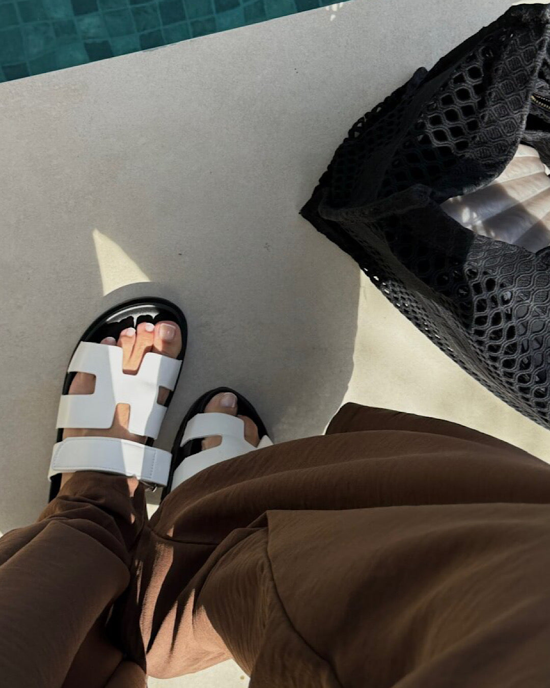 H Shaped Velcro Strap Flat White Slider